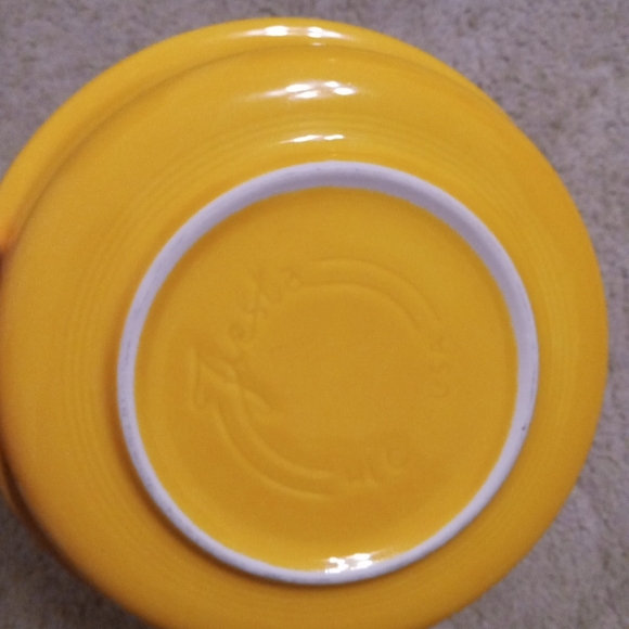 GORGEOUS VTG FIESTA 10" Yellow Round Bakeware Bowl. - Picture 2 of 3